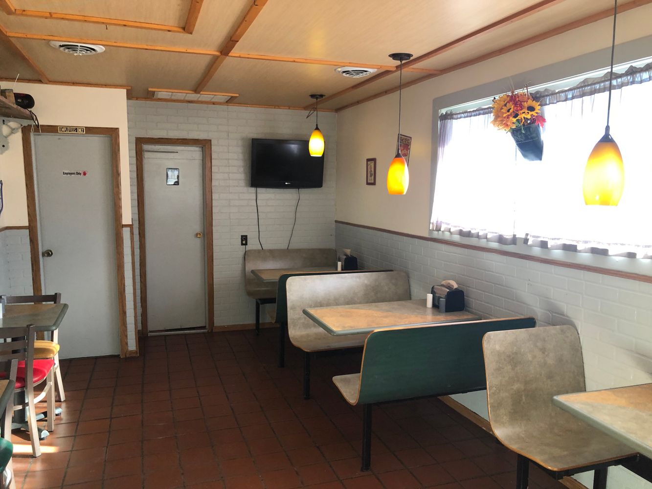 319 S Park St, Genoa, NE 68640